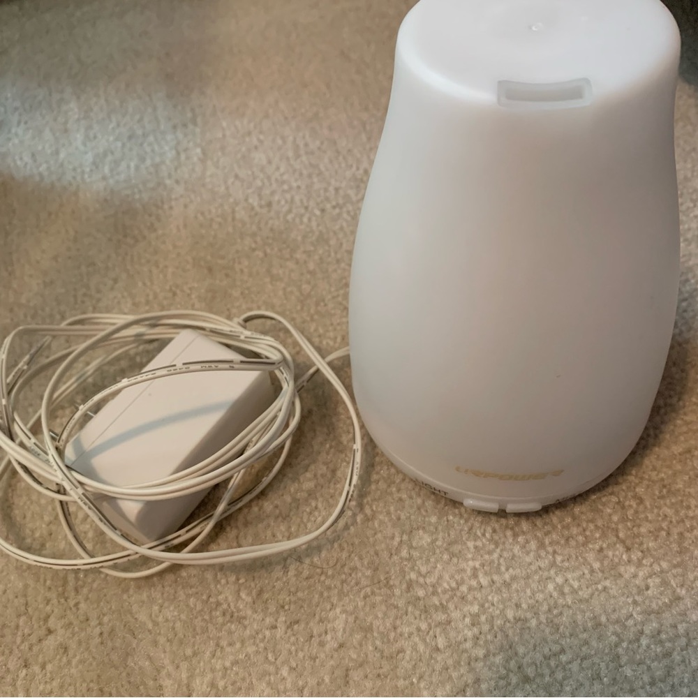 Light up oil diffuser
